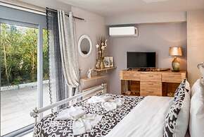 Placebo Apartment in Greece