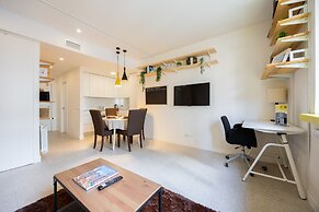 Central Flat Next to Gran V a Work or Study