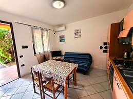Apartment With Pool and Private Parking