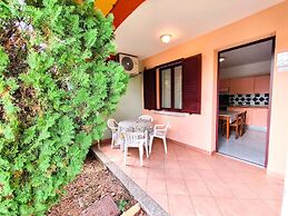Apartment With Pool and Private Parking