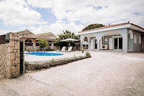 Rahes Villa With Private Swimming Pool
