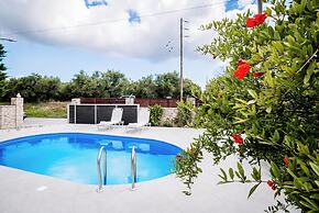 Rahes Villa With Private Swimming Pool