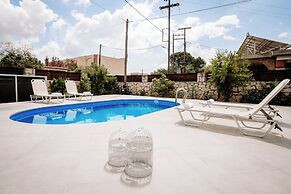 Rahes Villa With Private Swimming Pool