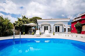 Rahes Villa With Private Swimming Pool