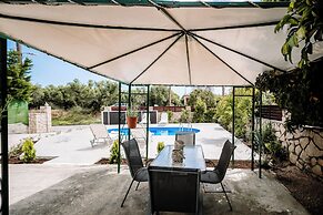 Rahes Villa With Private Swimming Pool