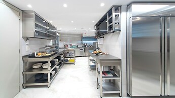 Ceci Suites