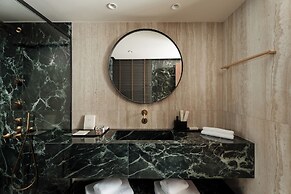 Ceci Suites