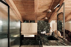 Ceci Suites
