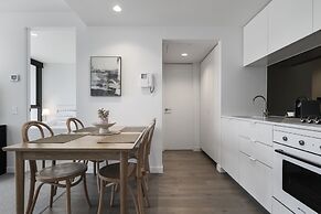 Bright South Yarra Flat With Balcony