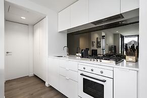 Bright South Yarra Flat With Balcony