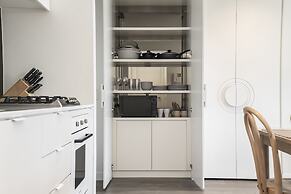 Bright South Yarra Flat With Balcony