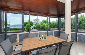 Villa Psani Beachfront Escape With Garden