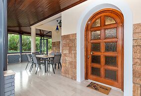 Villa Psani Beachfront Escape With Garden