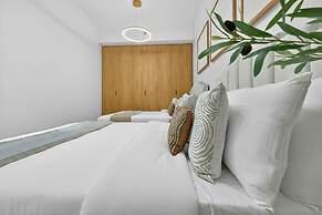 Radiant Boulevard by DVH Luxe Retreats
