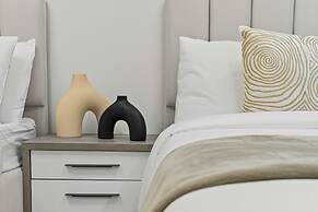 Radiant Boulevard by DVH Luxe Retreats