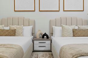 Radiant Boulevard by DVH Luxe Retreats
