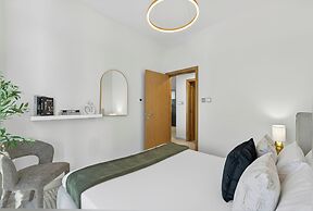 Radiant Boulevard by DVH Luxe Retreats