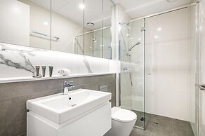 Modern City Views Escape With Gym Access