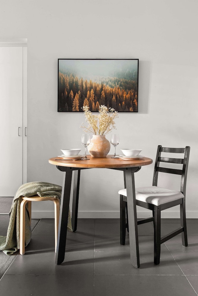 Chic 1BR Apt Near Southern Cross