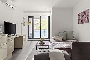 Chic 1BR Apt Near Southern Cross
