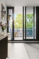 Chic 1BR Apt Near Southern Cross