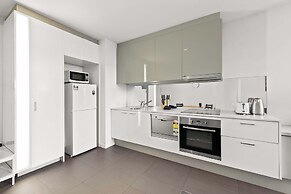 Chic 1BR Apt Near Southern Cross