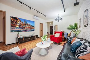 Baihong Riverview Drone Show Apartment