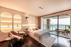 Baihong Riverview Drone Show Apartment