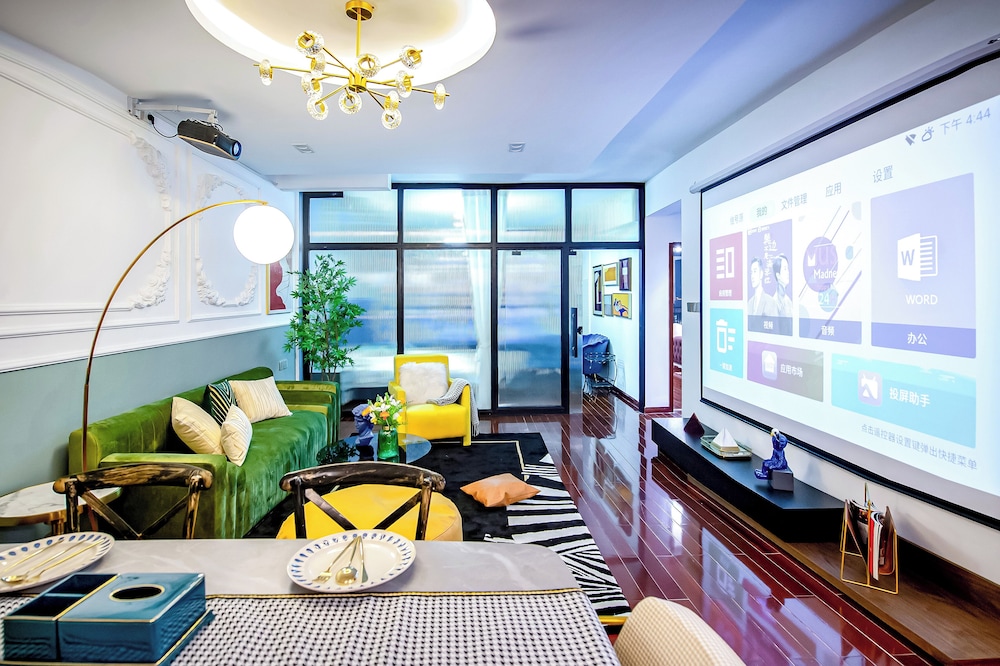 Baihong Riverview Drone Show Apartment
