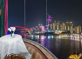 Baihong Riverview Drone Show Apartment