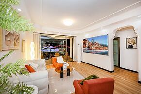 Baihong Riverview Drone Show Apartment