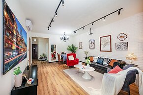 Baihong Riverview Drone Show Apartment