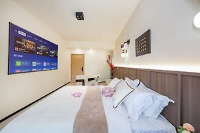 Baihong Riverview Drone Show Apartment