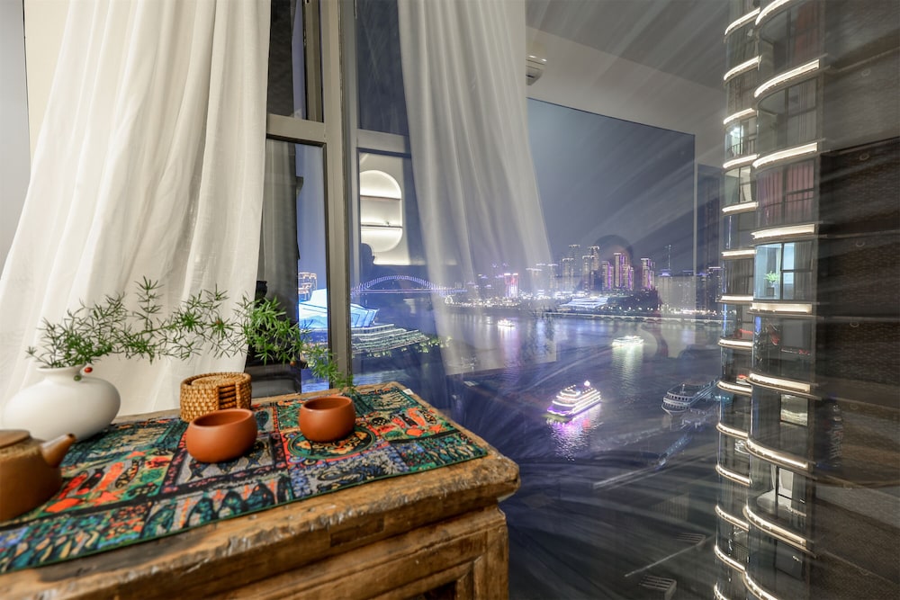Baihong Riverview Drone Show Apartment