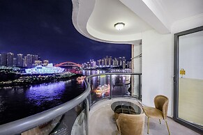 Baihong Riverview Drone Show Apartment