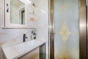 Baihong Riverview Drone Show Apartment