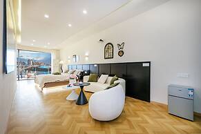 Baihong Riverview Drone Show Apartment