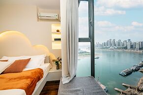 Baihong Riverview Drone Show Apartment