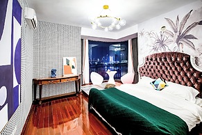 Baihong Riverview Drone Show Apartment