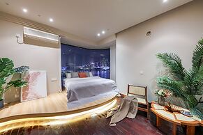 Baihong Riverview Drone Show Apartment