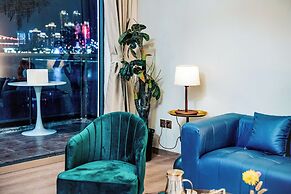 Baihong Riverview Drone Show Apartment