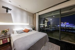 Baihong Riverview Drone Show Apartment