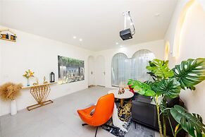 Baihong Riverview Drone Show Apartment