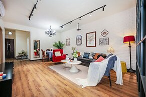 Baihong Riverview Drone Show Apartment