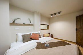 Baihong Riverview Drone Show Apartment