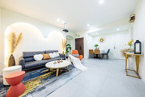 Baihong Riverview Drone Show Apartment