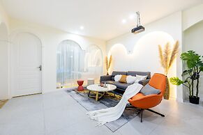 Baihong Riverview Drone Show Apartment