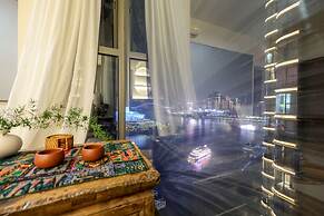 Baihong Riverview Drone Show Apartment