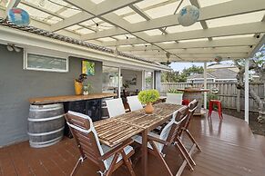 Relaxed Bayside Stay With Outdoor Space