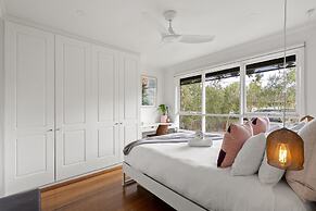 Relaxed Bayside Stay With Outdoor Space